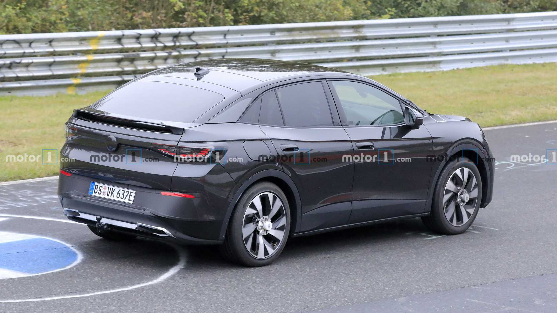 VOLKSWAGEN ID.5: O IRMÃO COUPE DO ID.4 JÁ ESTÁ RODANDO EM NÜRBURGRING, foto 25