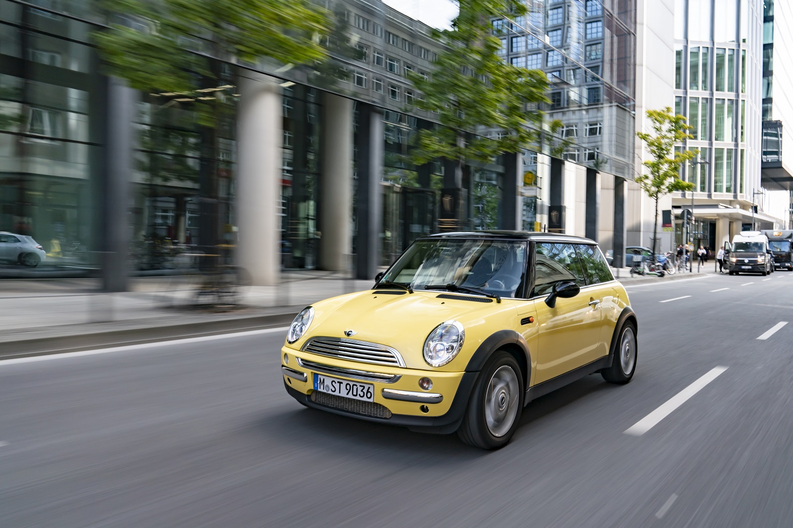 MINI COMPLETA 20 ANOS NO SEGMENTO DE CARROS PREMIUM COMPACTOS COMO MARCA INTEGRANTE DO BMW GROUP, foto 1