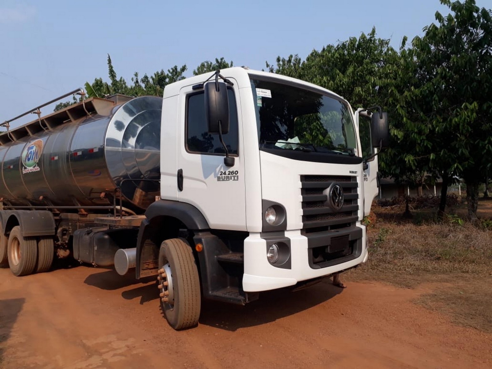 CAMINHÕES VOLKSWAGEN MOVIMENTAM PECUÁRIA BOVINA EM RONDÔNIA, foto 1