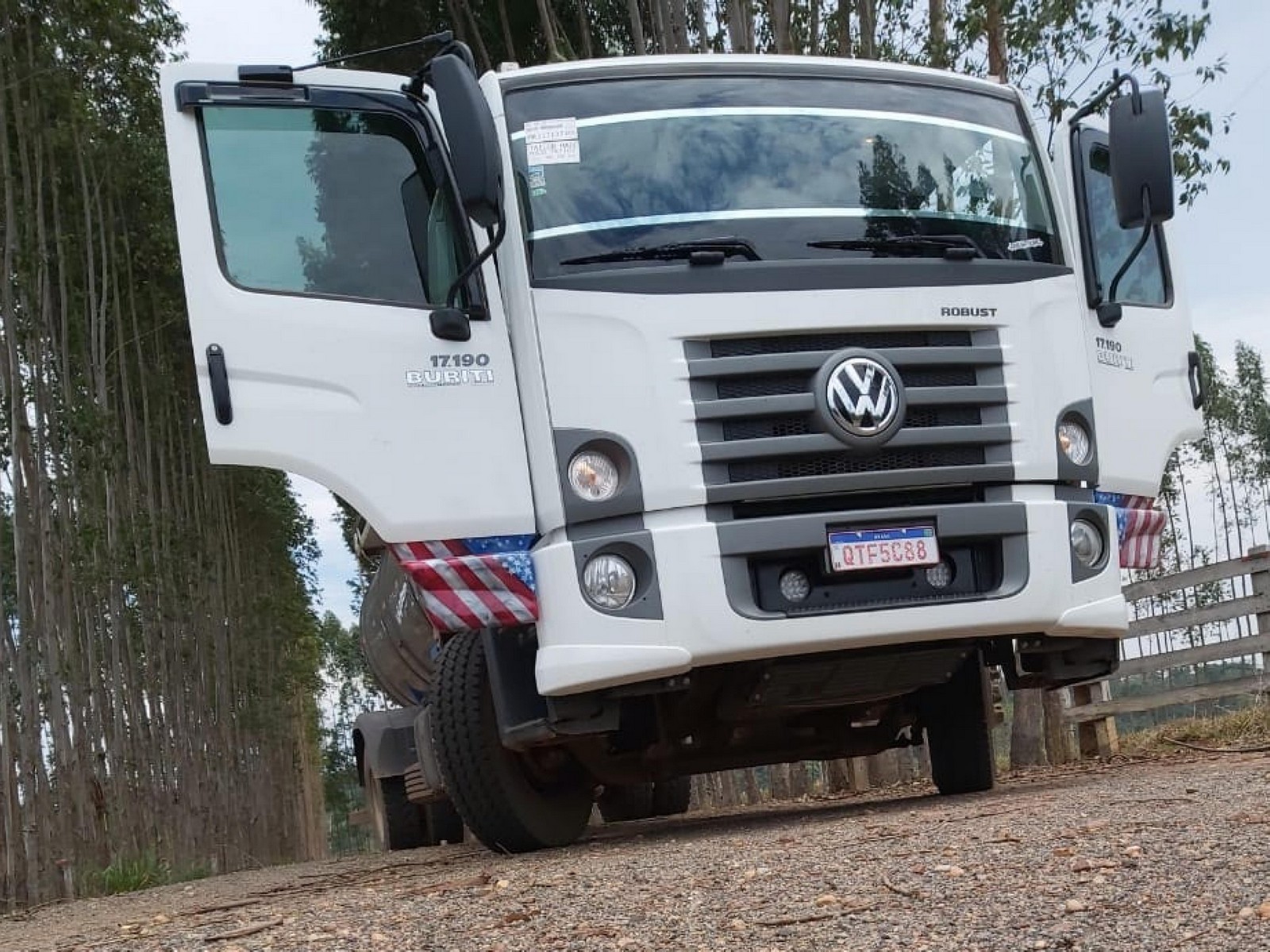 CAMINHÕES VOLKSWAGEN MOVIMENTAM PECUÁRIA BOVINA EM RONDÔNIA, foto 5