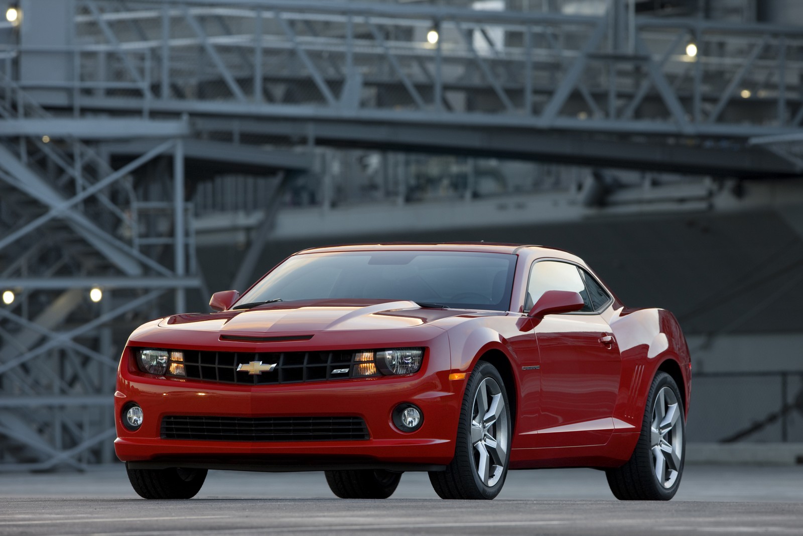 CHEVROLET CAMARO COMPLETA 10 ANOS NO PAÍS COMO O SUPERESPORTIVO DE MAIOR SUCESSO, foto 1