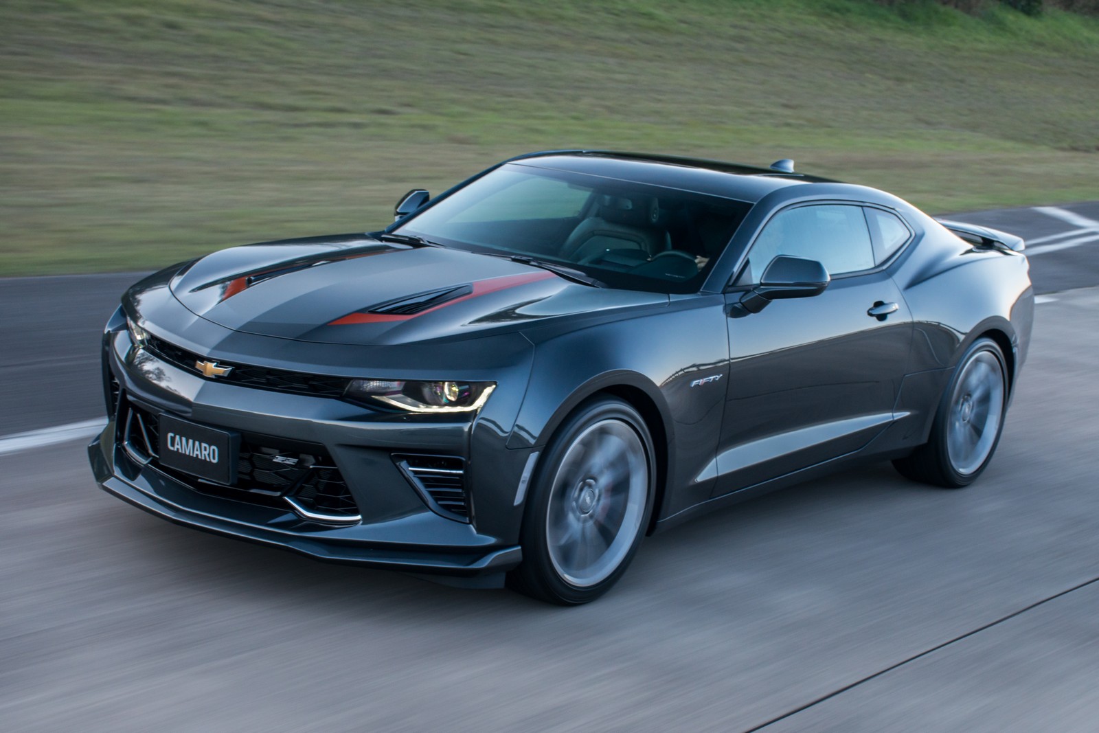 CHEVROLET CAMARO COMPLETA 10 ANOS NO PAÍS COMO O SUPERESPORTIVO DE MAIOR SUCESSO, foto 3