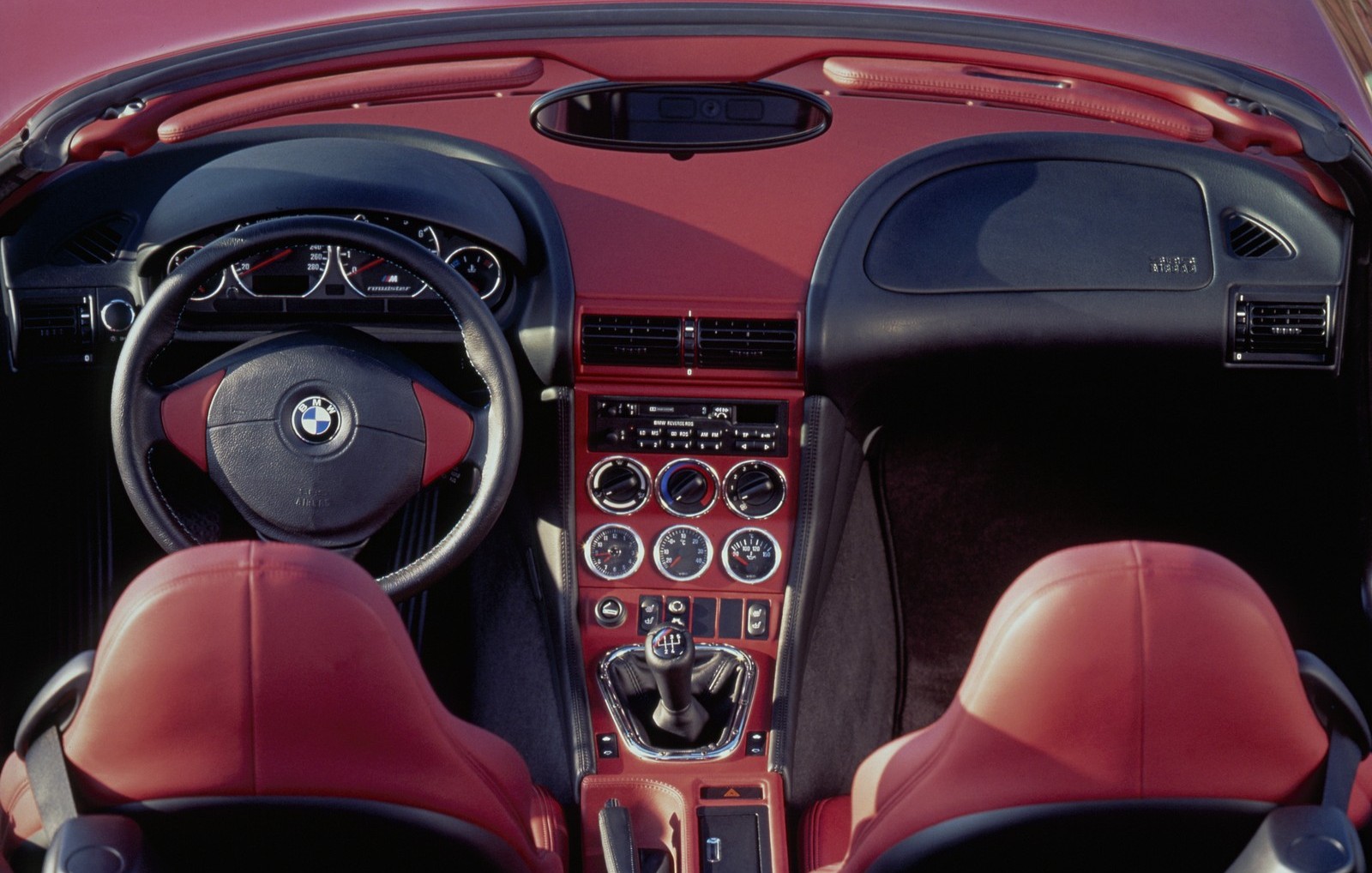 BMW Z3 FAZ 25 ANOS: NEM MESMO O AGENTE SECRETO MAIS FAMOSO DO MUNDO RESISTIU AOS SEUS ENCANTOS, foto 18