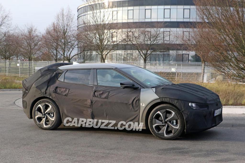 NOVO CARRO ELÉTRICO DA KIA QUE ESTREARÁ EM 2021 SEGUE PERDENDO CAMUFLAGEM, foto 3