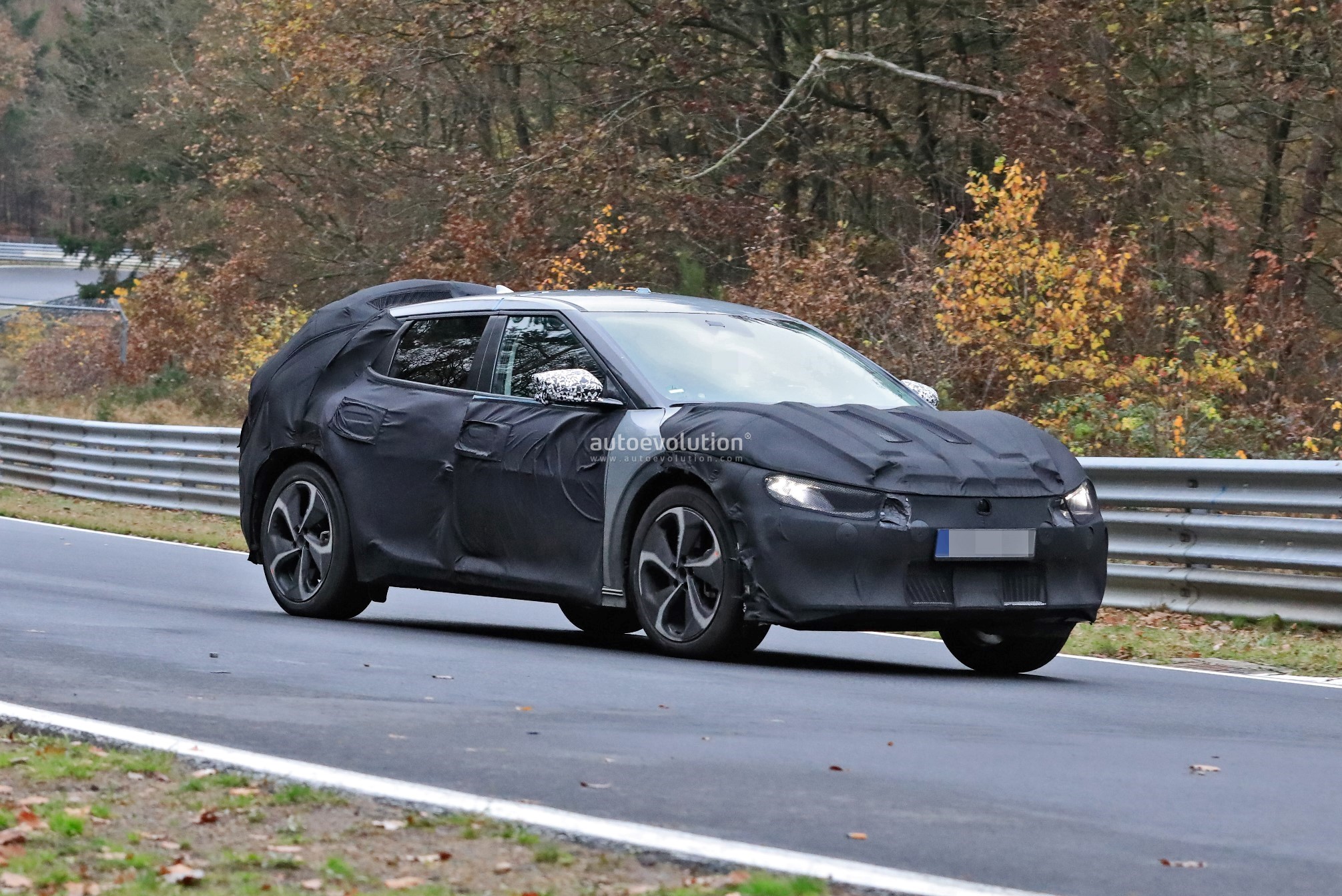 NOVO CARRO ELÉTRICO DA KIA QUE ESTREARÁ EM 2021 SEGUE PERDENDO CAMUFLAGEM, foto 7
