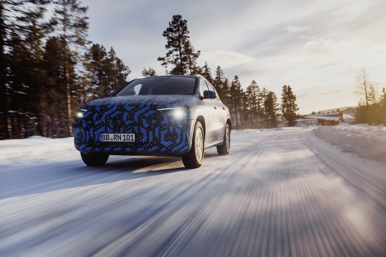 MERCEDES-BENZ EQA JÁ TEM DATA DE APRESENTAÇÃO E ESTÁ DANDO A VOLTA NA ESQUINA, foto 1