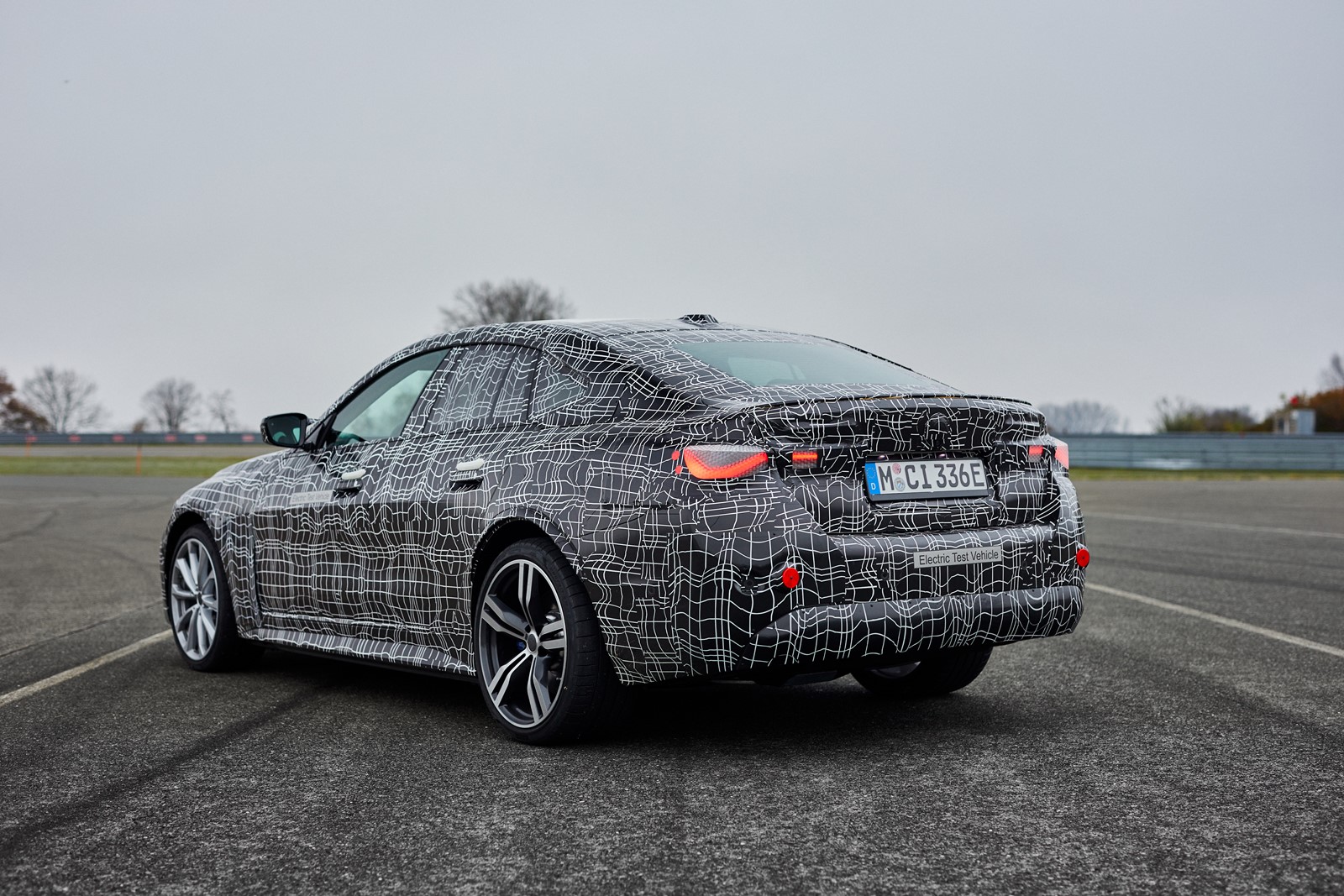 BMW i4 JÁ ESTÁ QUASE PRONTO: ATÉ 530 CV E 600 KM DE AUTONOMIA, foto 9