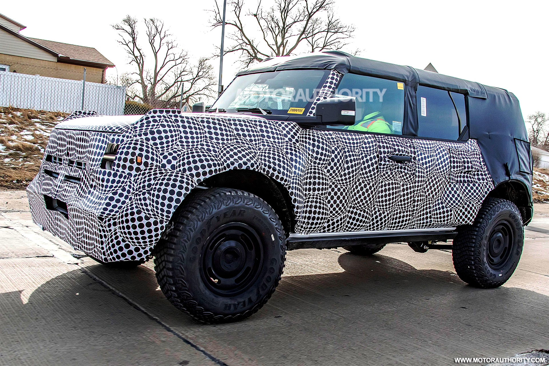 FUTURO FORD BRONCO HERITAGE EDITION 2022 FLAGRADO PELA PRIMEIRA VEZ, foto 1