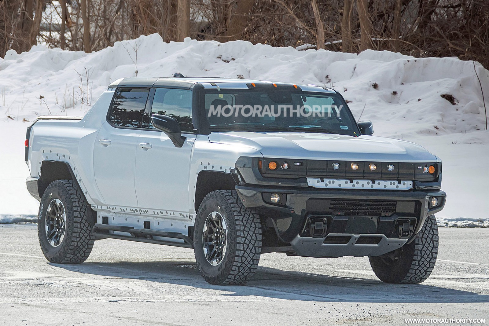 GMC HUMMER EV MOSTRA SUA CAPACIDADE SOBRE A NEVE, foto 2