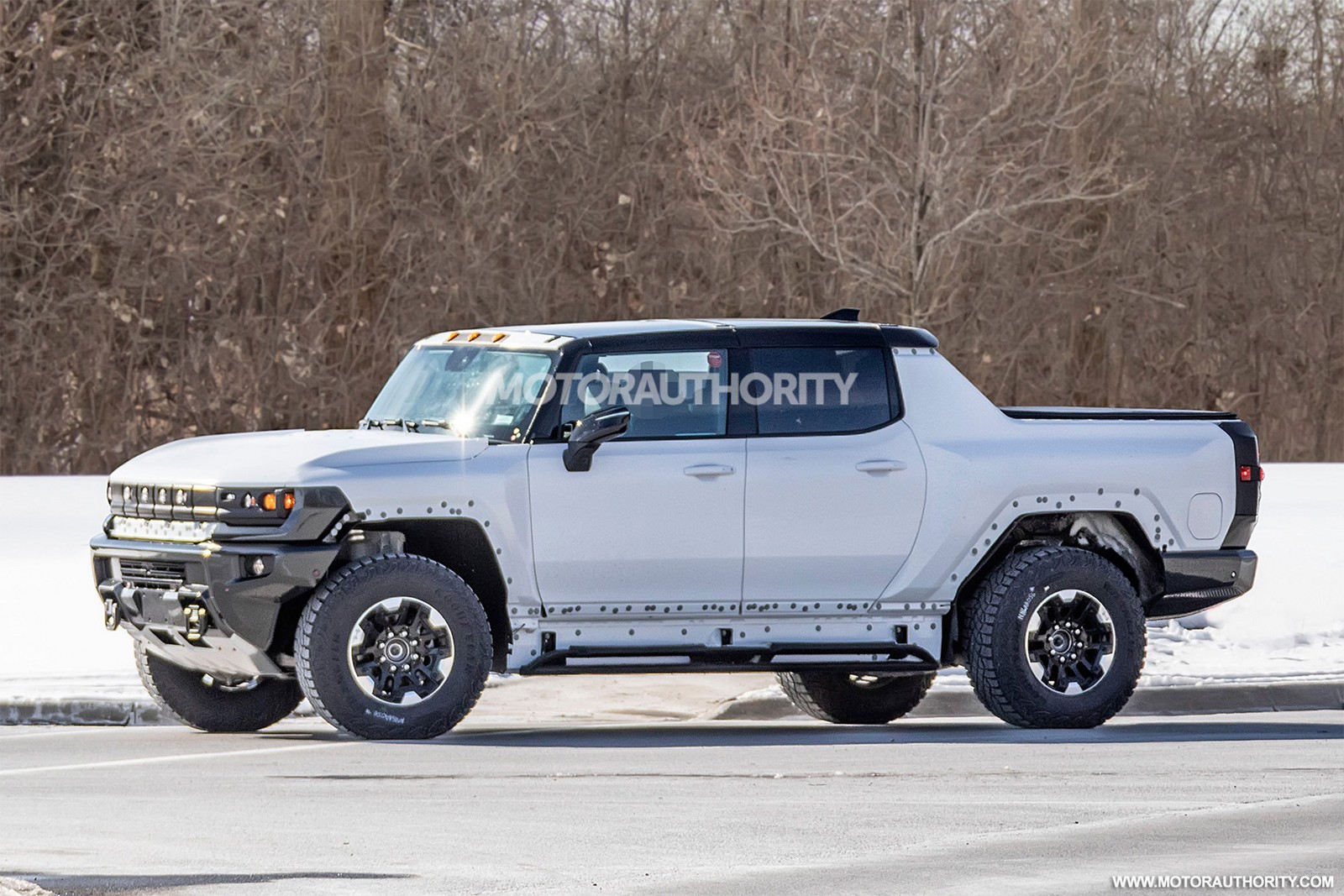 GMC HUMMER EV MOSTRA SUA CAPACIDADE SOBRE A NEVE, foto 5
