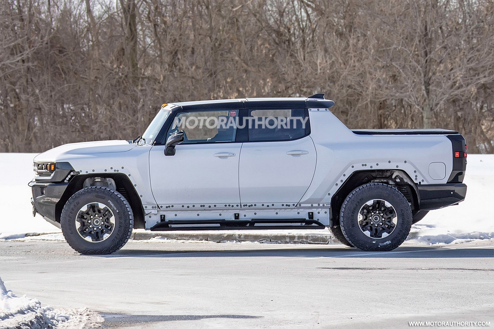 GMC HUMMER EV MOSTRA SUA CAPACIDADE SOBRE A NEVE, foto 6