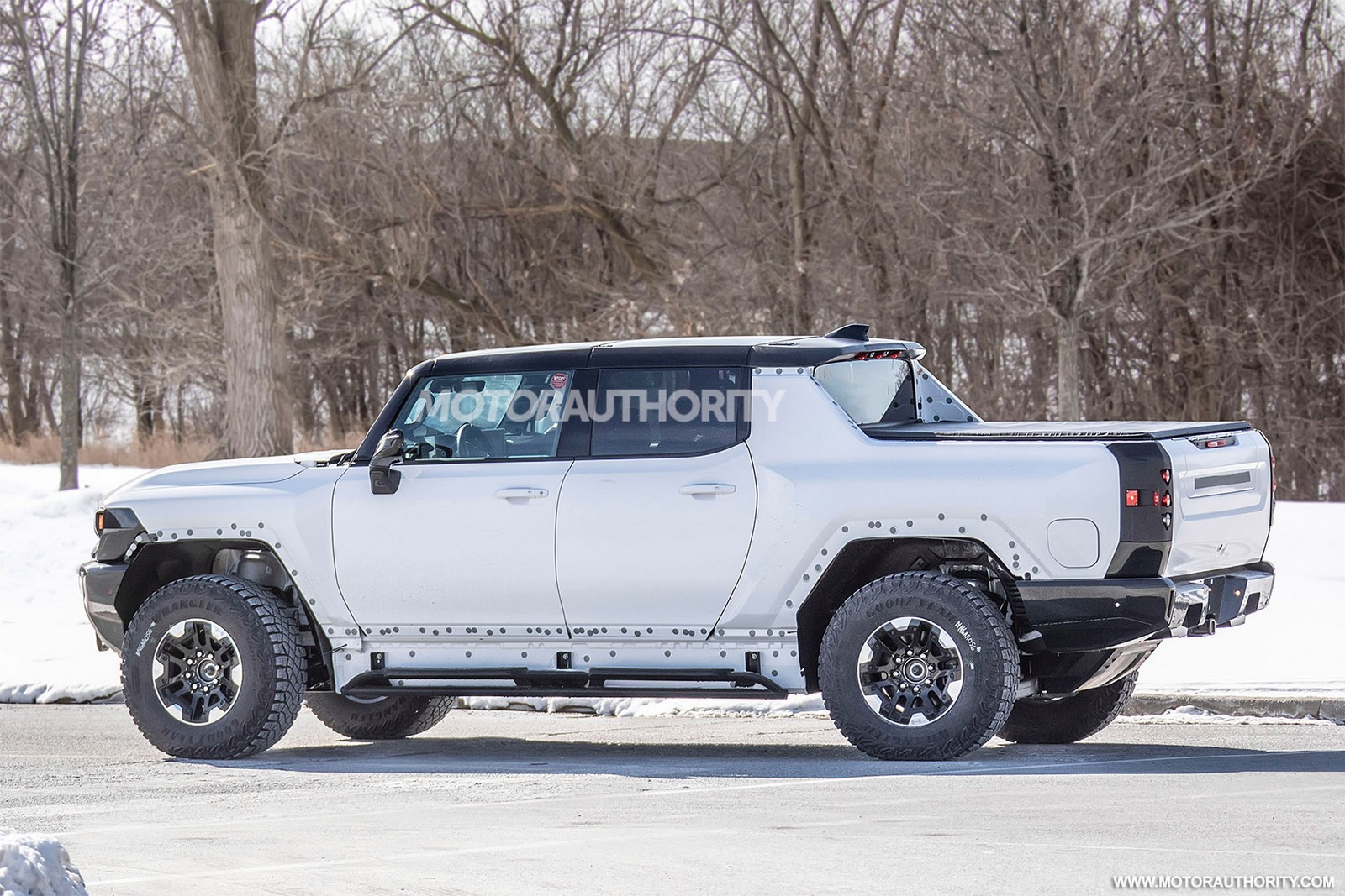 GMC HUMMER EV MOSTRA SUA CAPACIDADE SOBRE A NEVE, foto 7