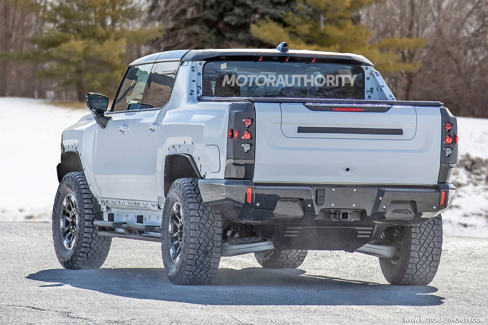 GMC HUMMER EV MOSTRA SUA CAPACIDADE SOBRE A NEVE, foto 8
