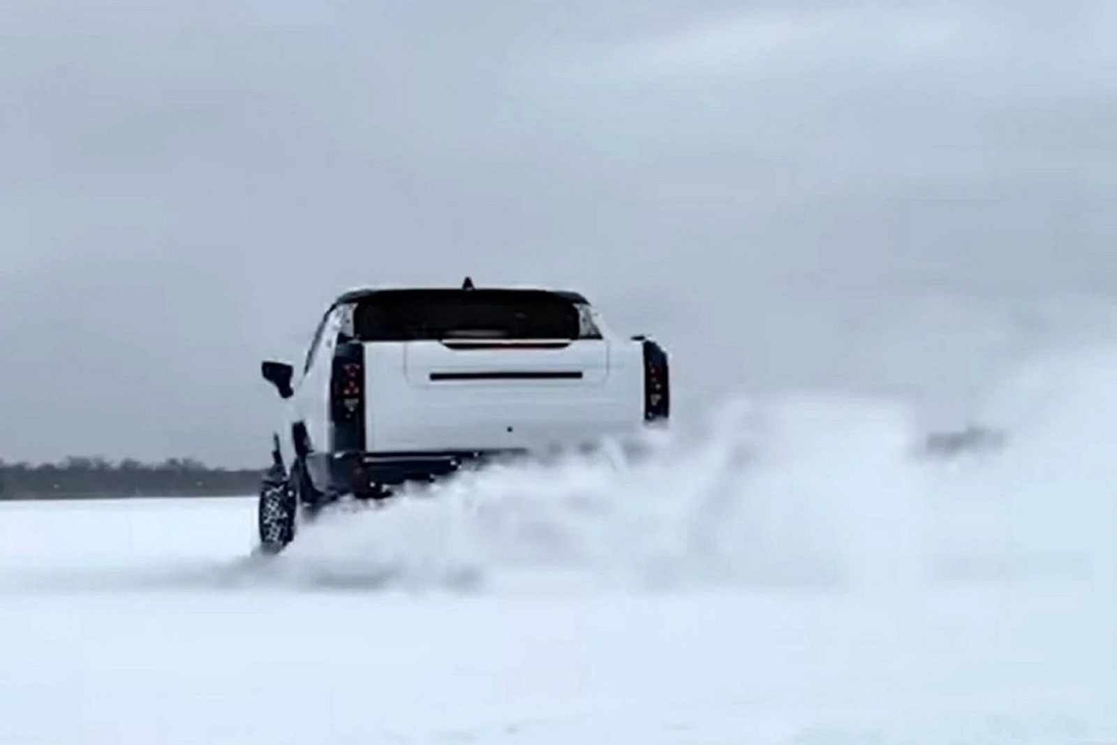 GMC HUMMER EV MOSTRA SUA CAPACIDADE SOBRE A NEVE, foto 17