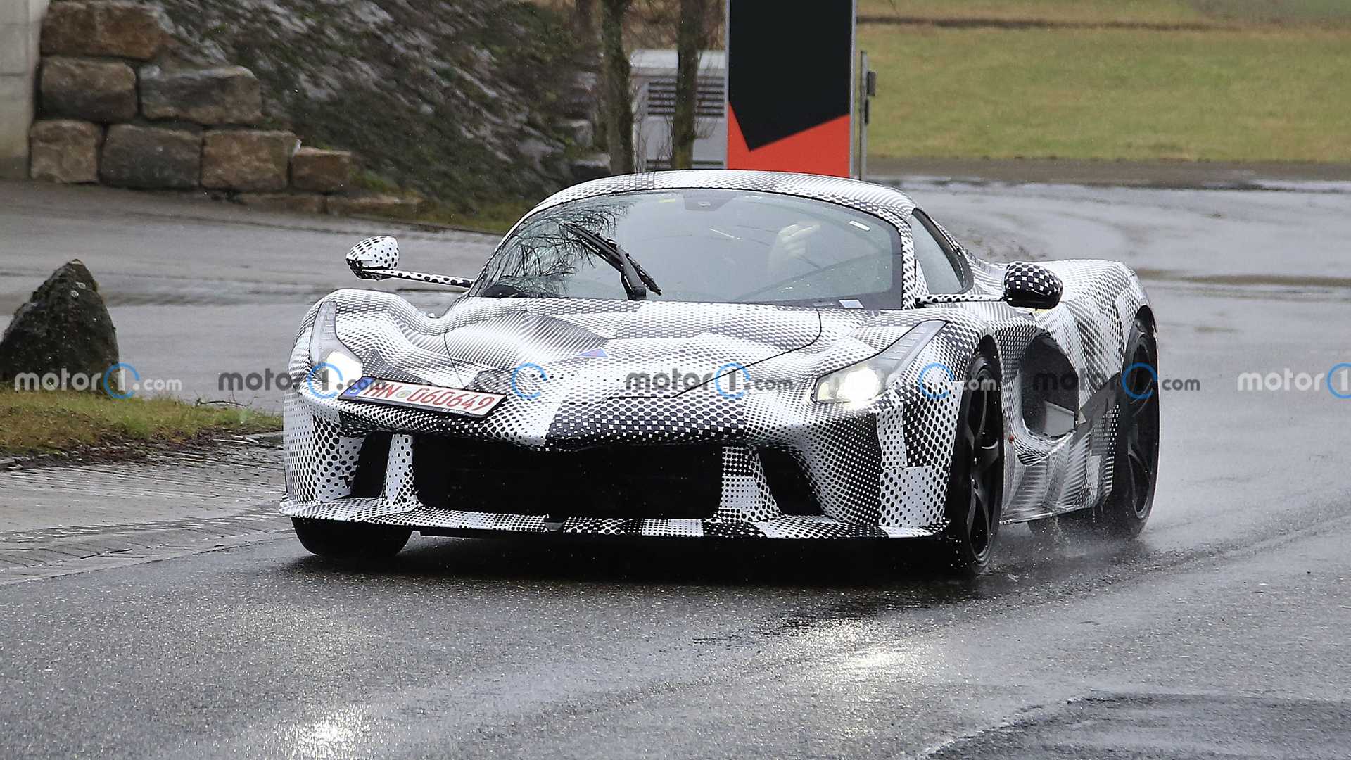 SURGEM NOVAS FOTOS FLAGRANTES DO PRÓXIMO MONSTRO DA FERRARI, foto 1