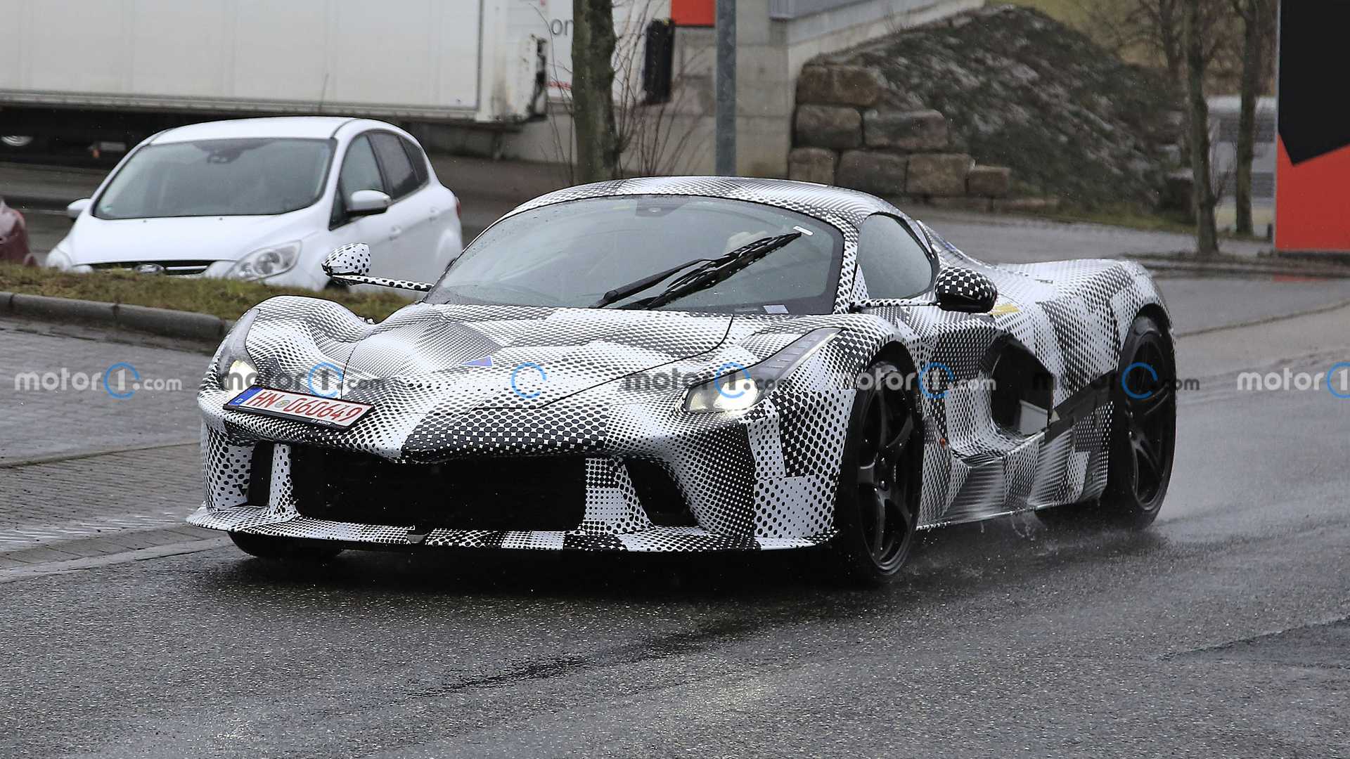 SURGEM NOVAS FOTOS FLAGRANTES DO PRÓXIMO MONSTRO DA FERRARI, foto 2