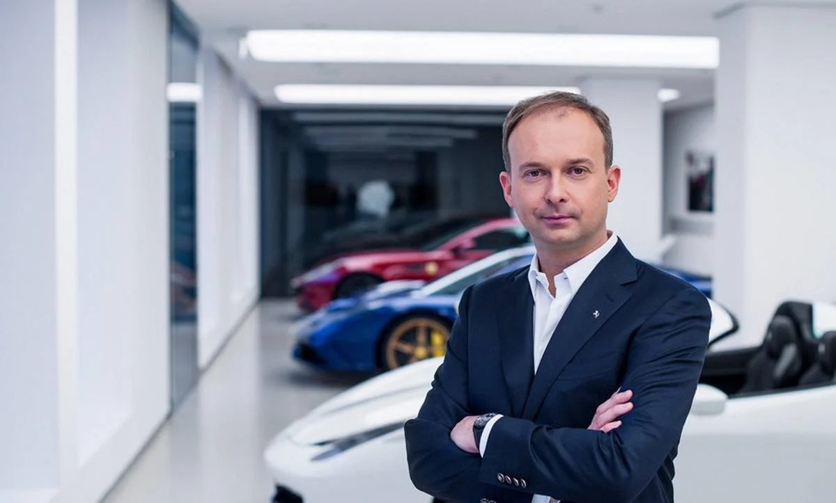 UM FERRARI F812 GTS ÚNICO PARA CELEBRAR O DÉCIMO ANIVERSÁRIO DA FERRARI POLÔNIA, foto 3