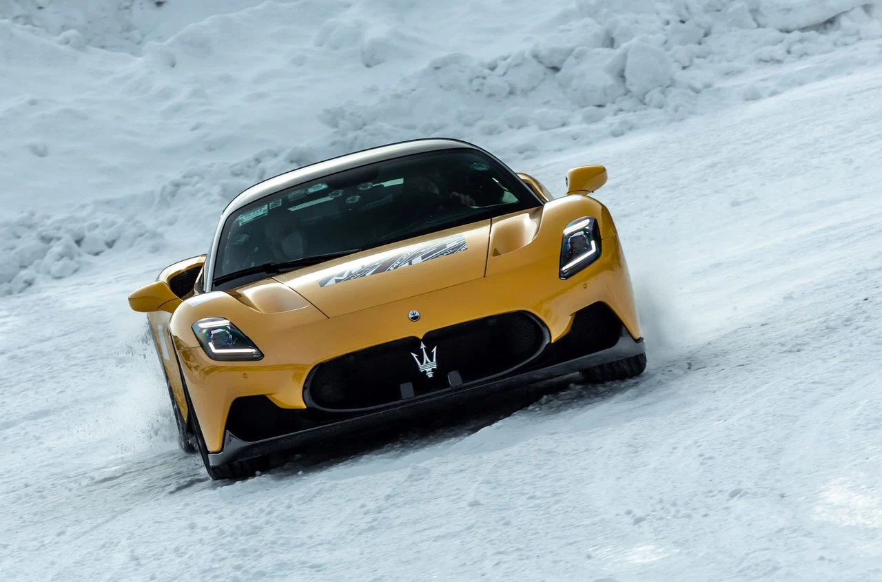 OS PROTÓTIPOS DO MASERATI MC20 ACELERAM SOBRE A NEVE, foto 1