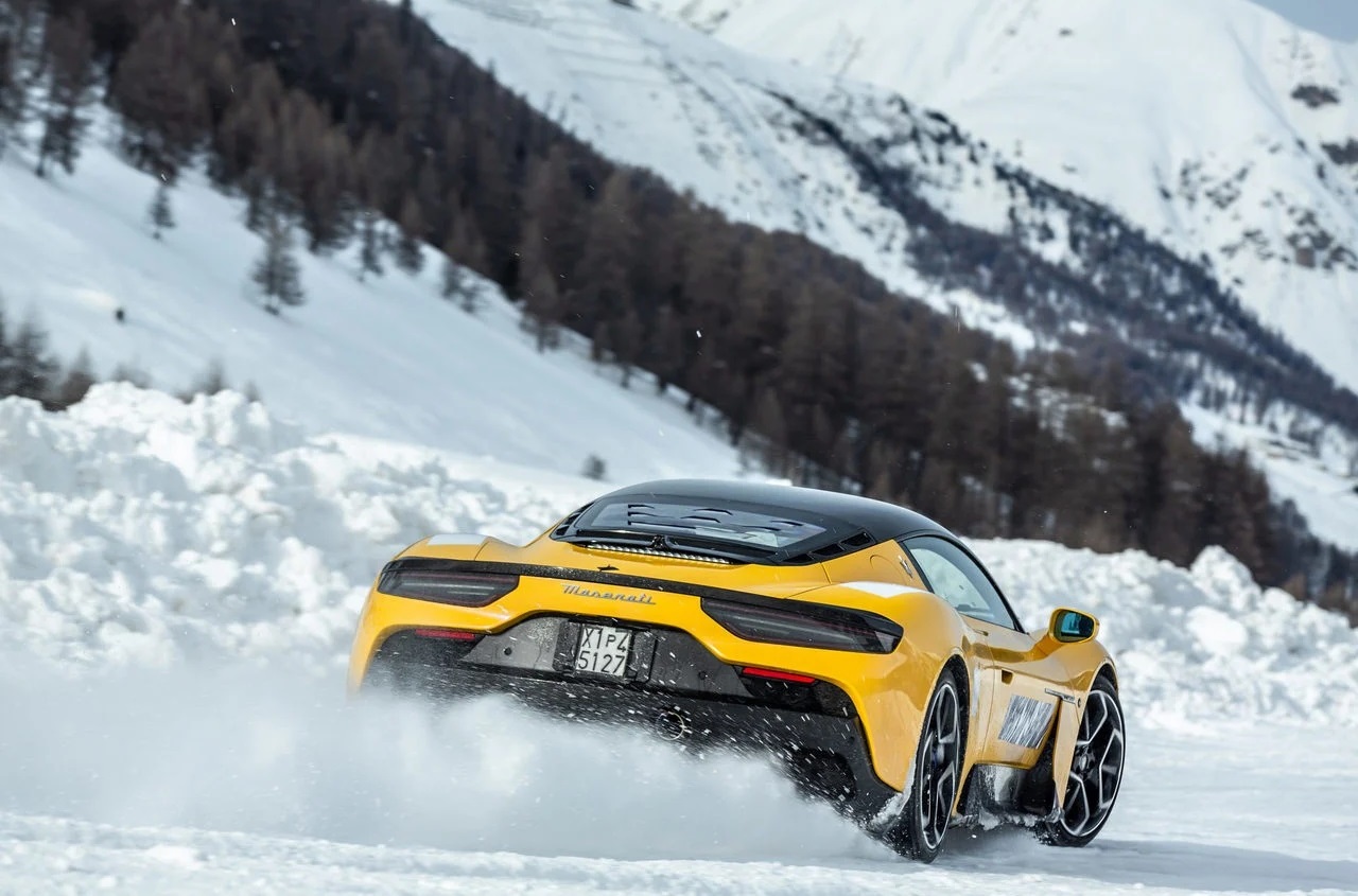 OS PROTÓTIPOS DO MASERATI MC20 ACELERAM SOBRE A NEVE, foto 4
