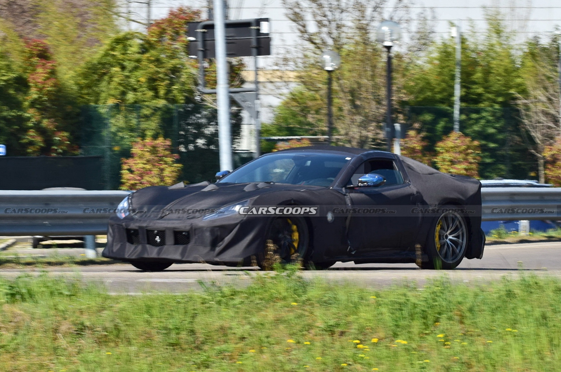 SURGEM AS PRIMEIRAS IMAGENS DO FERRARI F812 VERSIONE SPECIALE EM SUA CONFIGURAÇÃO DEFINITIVA, foto 1