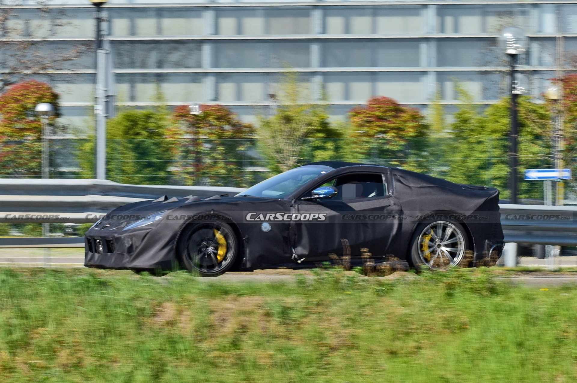 SURGEM AS PRIMEIRAS IMAGENS DO FERRARI F812 VERSIONE SPECIALE EM SUA CONFIGURAÇÃO DEFINITIVA, foto 2