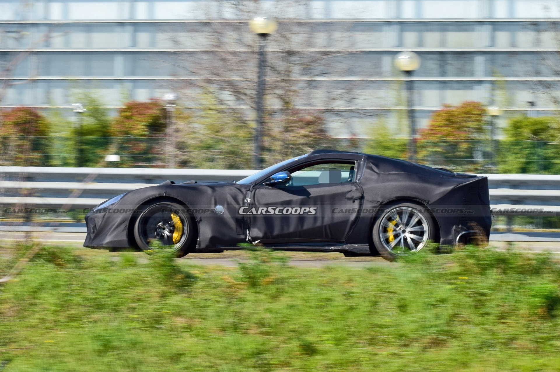 SURGEM AS PRIMEIRAS IMAGENS DO FERRARI F812 VERSIONE SPECIALE EM SUA CONFIGURAÇÃO DEFINITIVA, foto 3