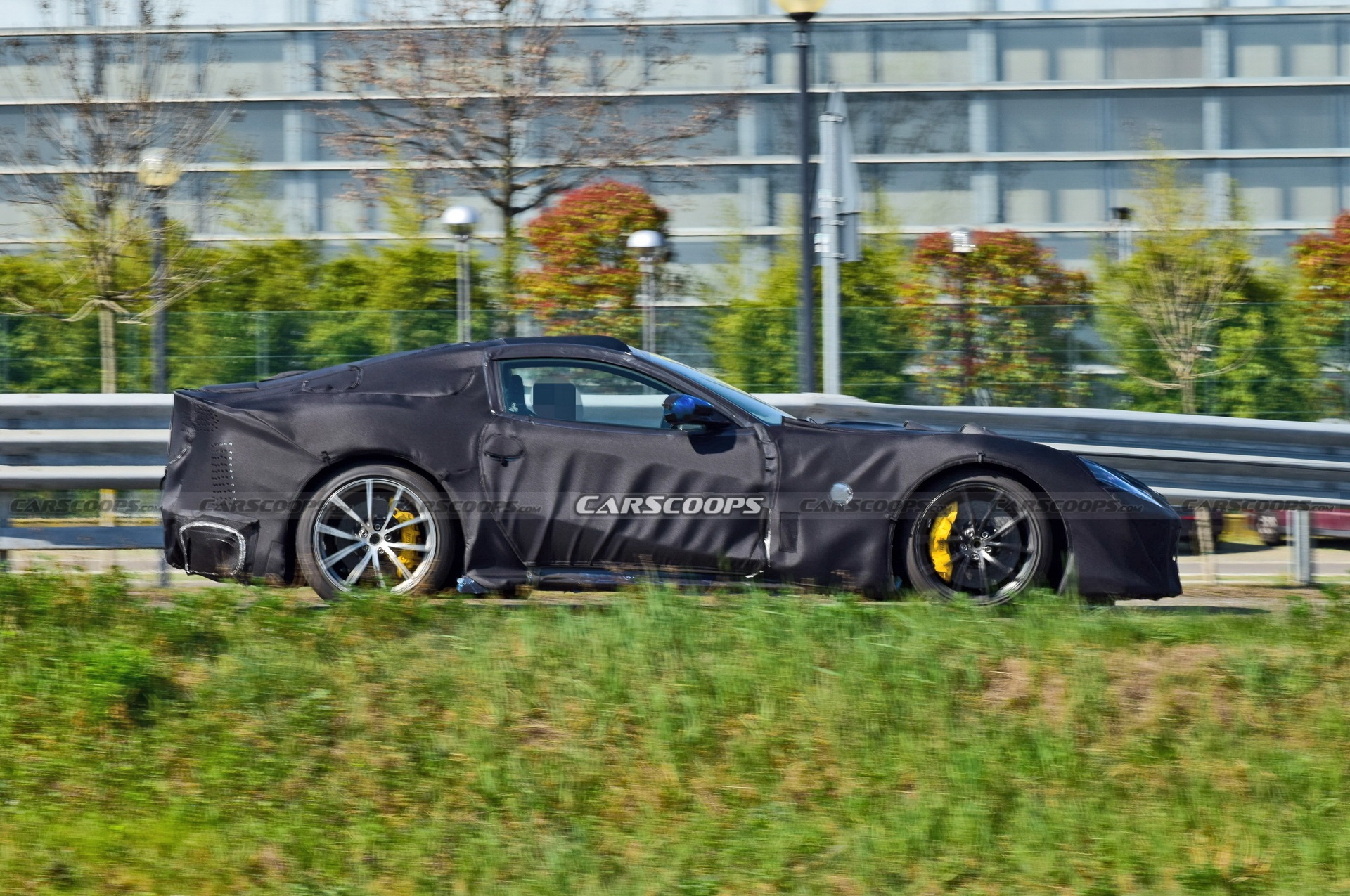 SURGEM AS PRIMEIRAS IMAGENS DO FERRARI F812 VERSIONE SPECIALE EM SUA CONFIGURAÇÃO DEFINITIVA, foto 4