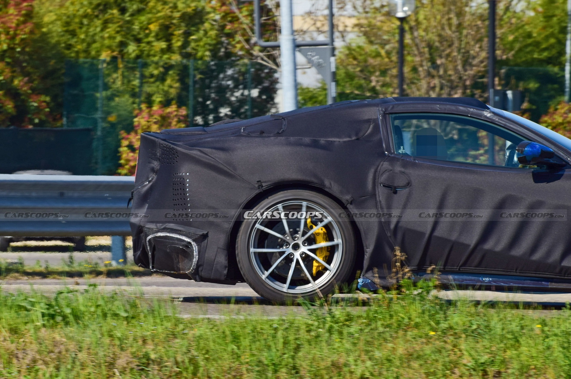 SURGEM AS PRIMEIRAS IMAGENS DO FERRARI F812 VERSIONE SPECIALE EM SUA CONFIGURAÇÃO DEFINITIVA, foto 5