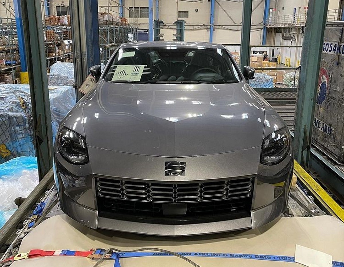 NISSAN 400Z VAZA POR COMPLETO EM SUA VERSÃO DE PRODUÇÃO FINAL, foto 1
