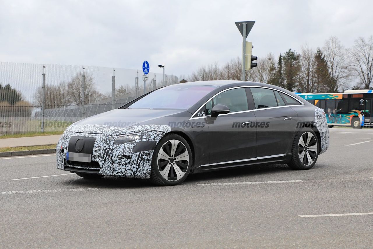 PROTÓTIPOS DE PRÉ-PRODUÇÃO DO MERCEDES-BENZ EQS RODAM MAIS DESPIDOS DO QUE NUNCA, foto 1