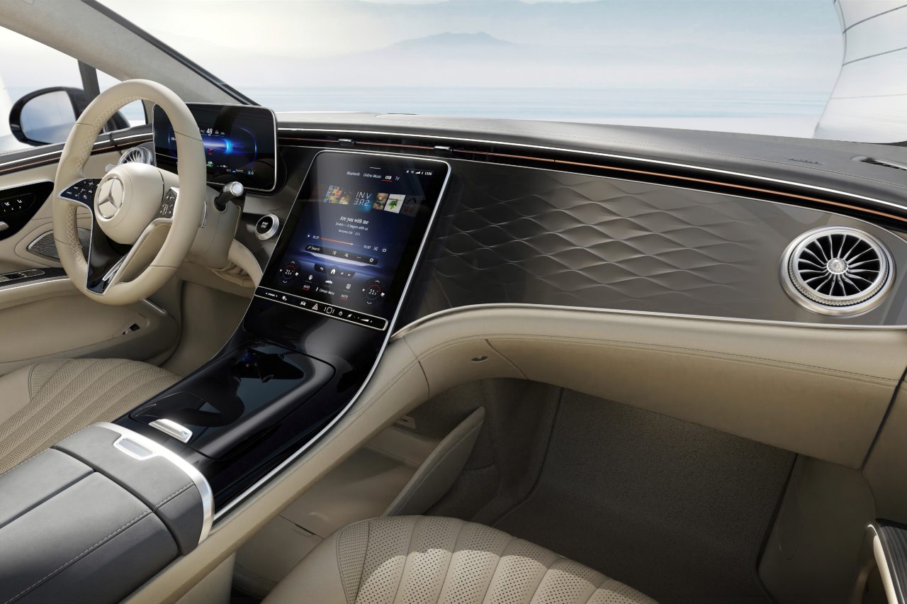 MERCEDES-BENZ REVELA O INTERIOR DO EQS COM E SEM A GRANDE TELA, foto 1