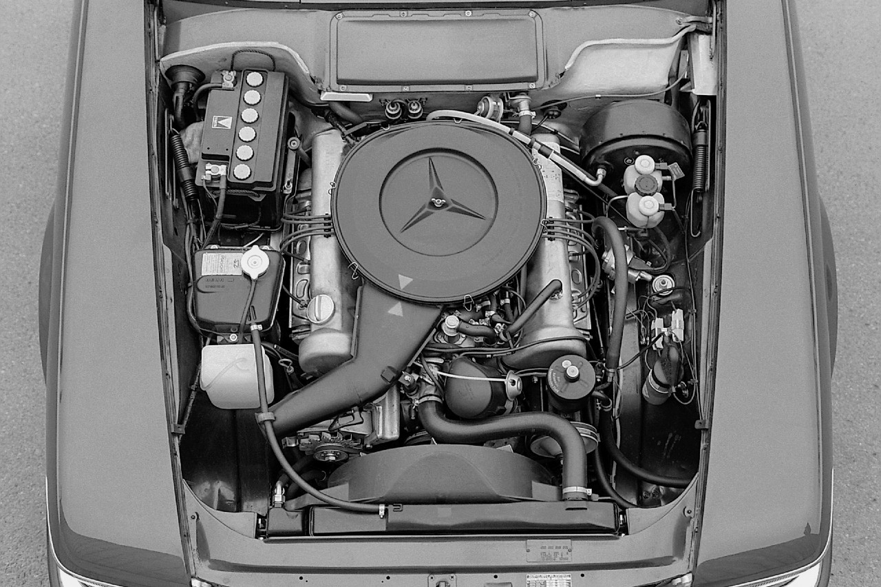 O MERCEDES-BENZ SL DA GERAÇÃO R107 CUMPRE 50 ANOS, foto 6