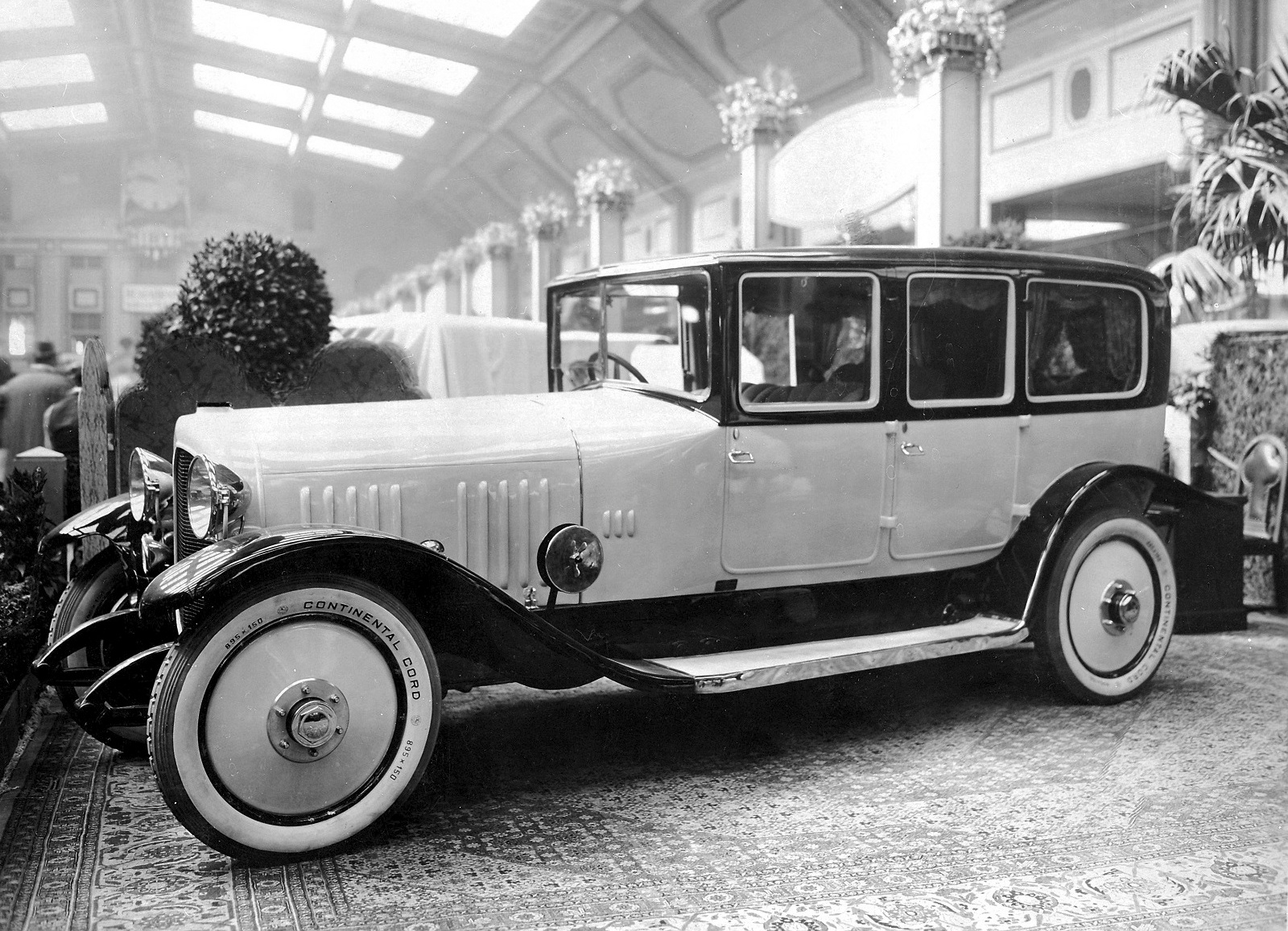 MAYBACH CELEBRA SEUS 100 ANOS COM O ADIANTAMENTO DE UM NOVO S CLASS V12, foto 2