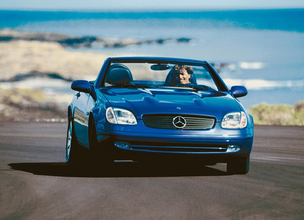 MERCEDES-BENZ SLK R170 CHEGA AOS 25 ANOS E CONTINUA SENDO ADMIRÁVEL, foto 3