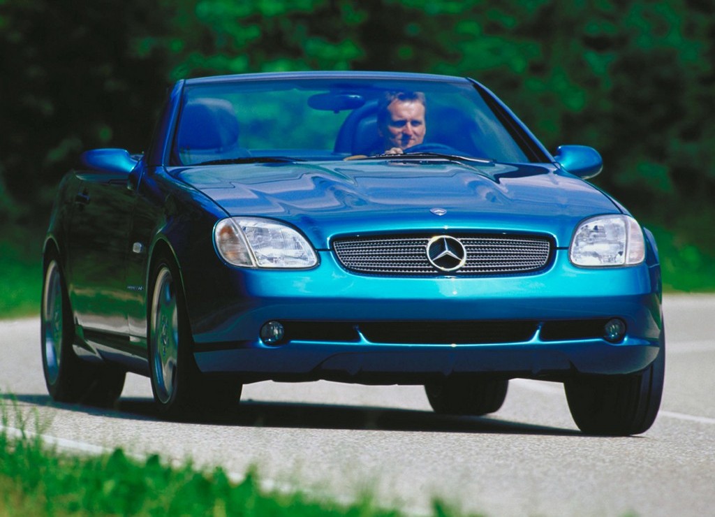 MERCEDES-BENZ SLK R170 CHEGA AOS 25 ANOS E CONTINUA SENDO ADMIRÁVEL, foto 4