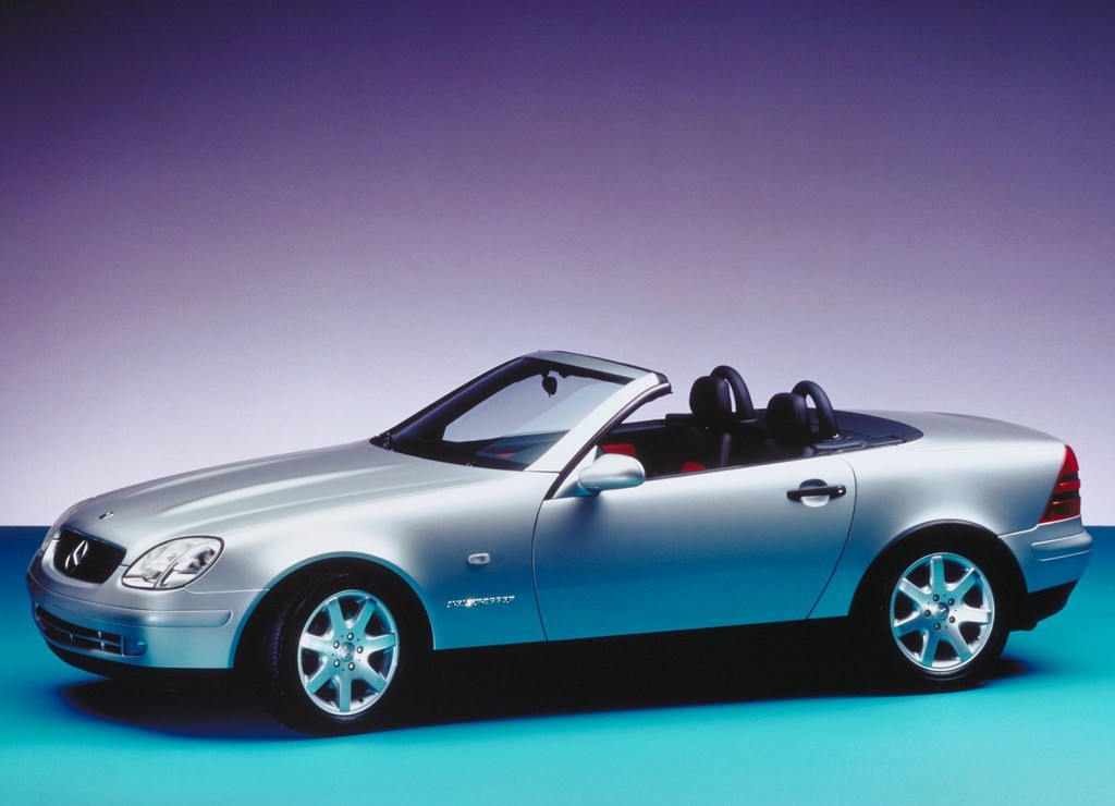 MERCEDES-BENZ SLK R170 CHEGA AOS 25 ANOS E CONTINUA SENDO ADMIRÁVEL, foto 6