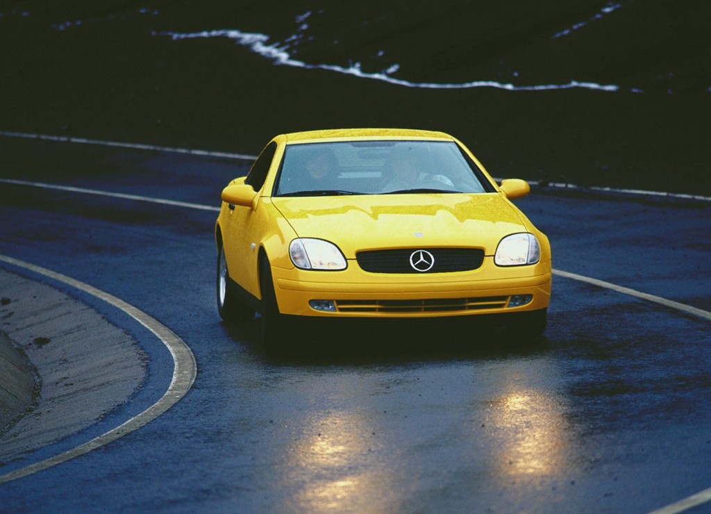 MERCEDES-BENZ SLK R170 CHEGA AOS 25 ANOS E CONTINUA SENDO ADMIRÁVEL, foto 8