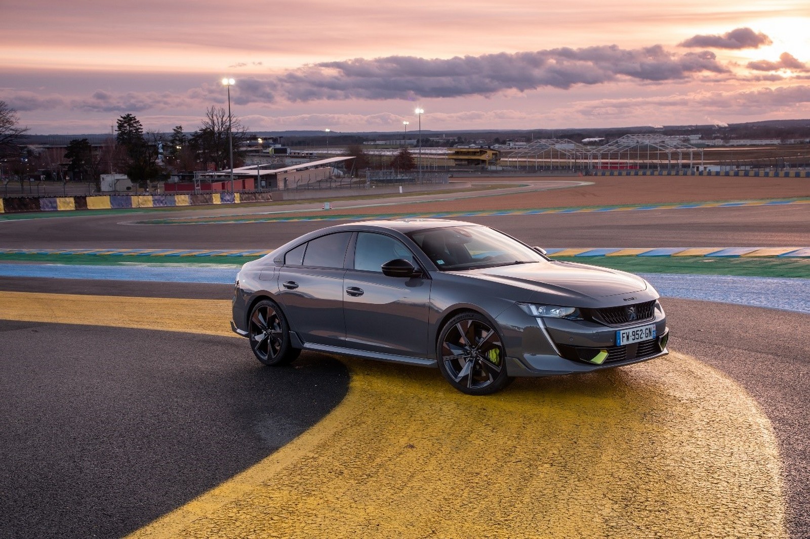 508 PEUGEOT SPORT ENGINEERED JÁ ESTÁ NAS MÃOS DOS PILOTOS DA PEUGEOT DO CAMPEONATO MUNDIAL DE ENDURANCE (WEC), foto 1