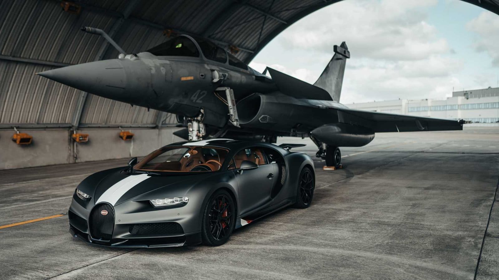 BUGATTI CHIRON SPORT X DASSAULT RAFALE MARINE: O DUELO DO ANO, foto 4