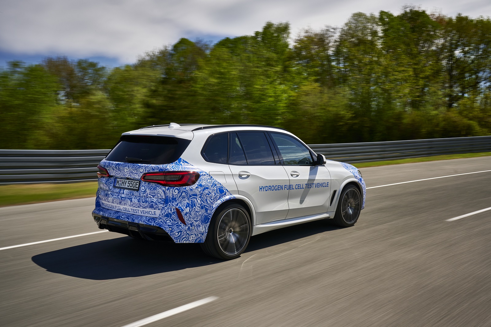BMW TESTA VEÍCULOS EM ESTÁGIO FINAL DE DESENVOLVIMENTO COM TECNOLOGIA DE CÉLULA DE COMBUSTÍVEL DE HIDROGÊNIO, foto 1