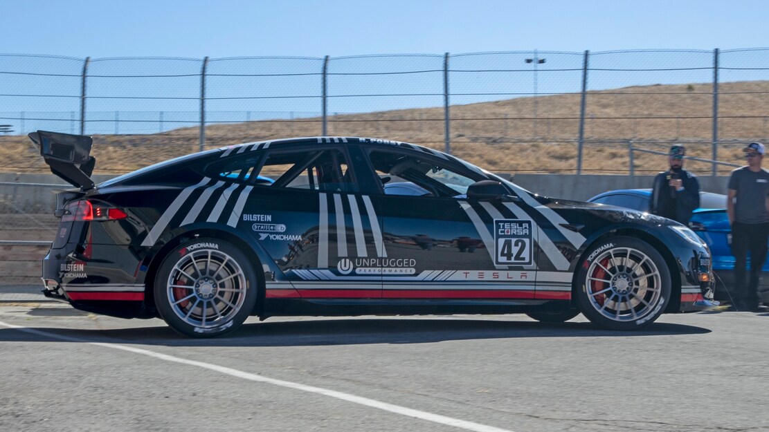 TESLA MODEL S PLAID BY UNPLUGGED PERFORMANCE: PRONTO PARA SUBIR PIKES PEAK, foto 3