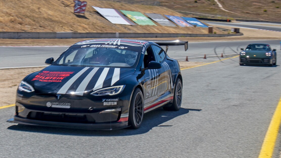 TESLA MODEL S PLAID BY UNPLUGGED PERFORMANCE: PRONTO PARA SUBIR PIKES PEAK, foto 4