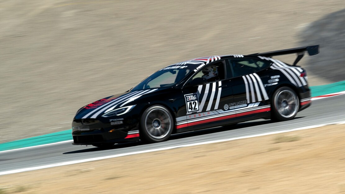TESLA MODEL S PLAID BY UNPLUGGED PERFORMANCE: PRONTO PARA SUBIR PIKES PEAK, foto 5