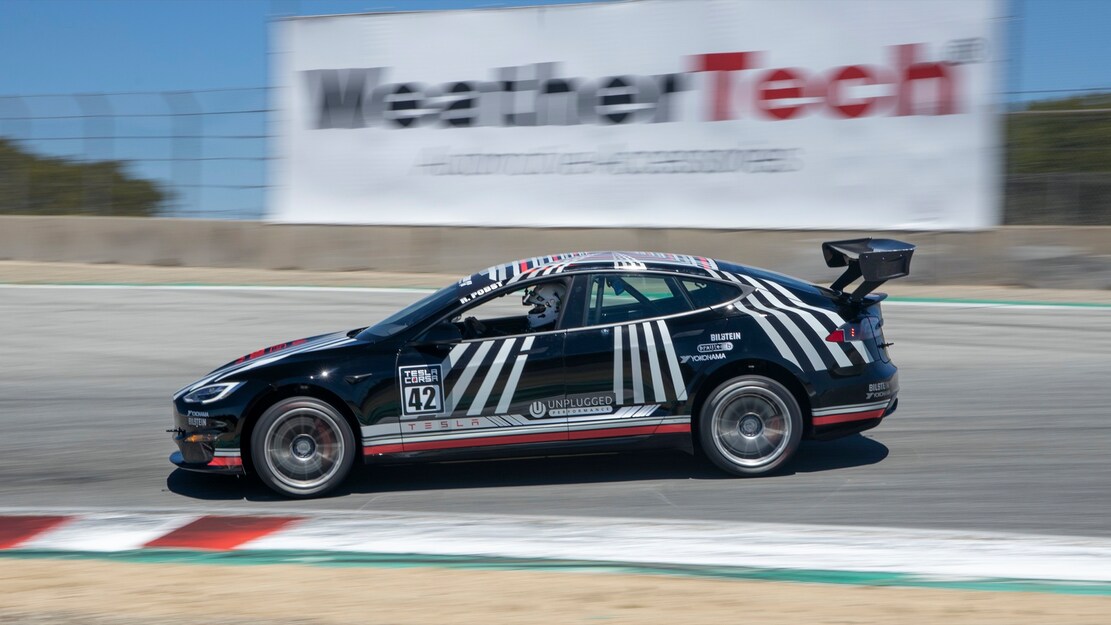TESLA MODEL S PLAID BY UNPLUGGED PERFORMANCE: PRONTO PARA SUBIR PIKES PEAK, foto 6