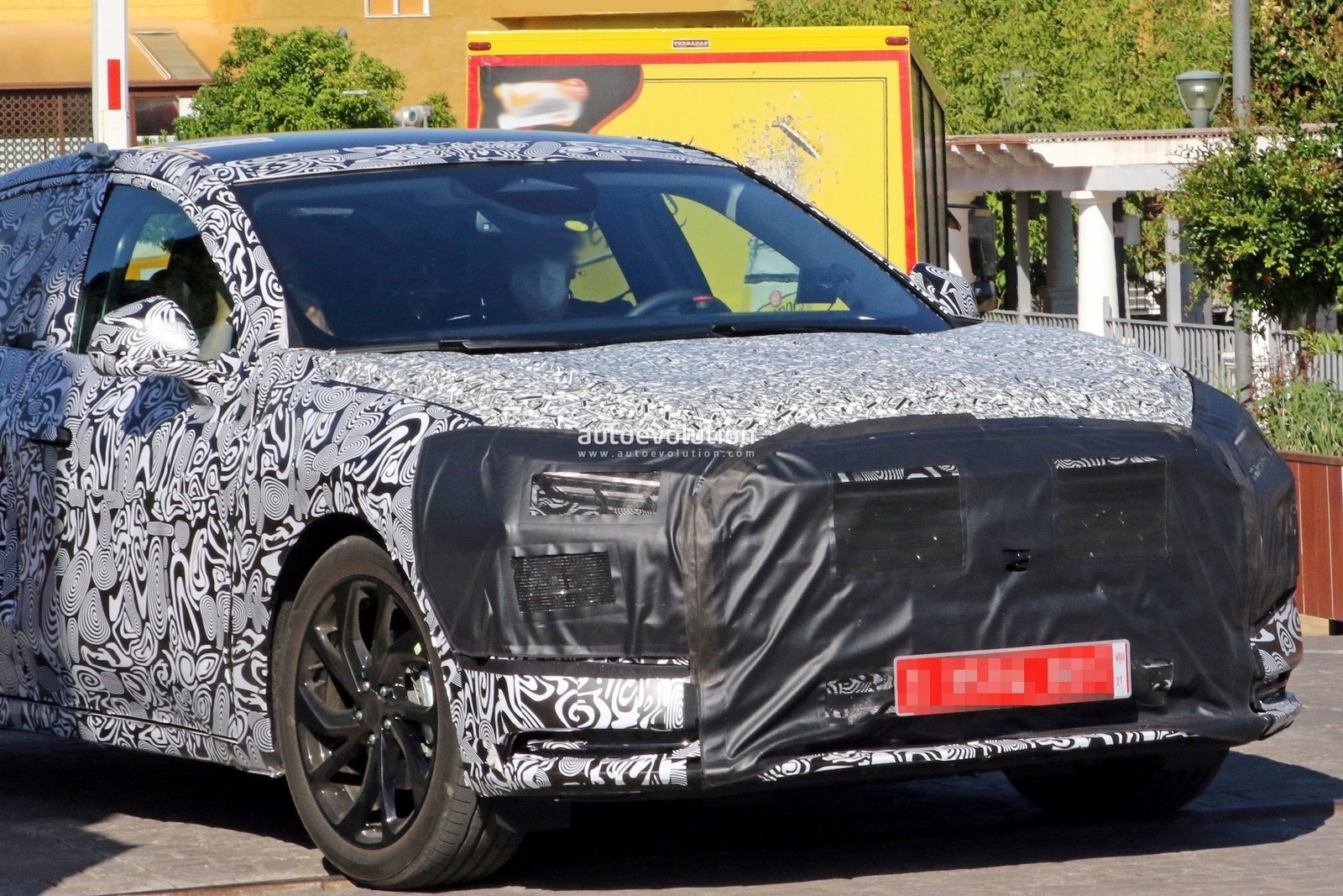 SUBSTITUTO DO FORD MONDEO FLAGRADO NO DETALHE, foto 3