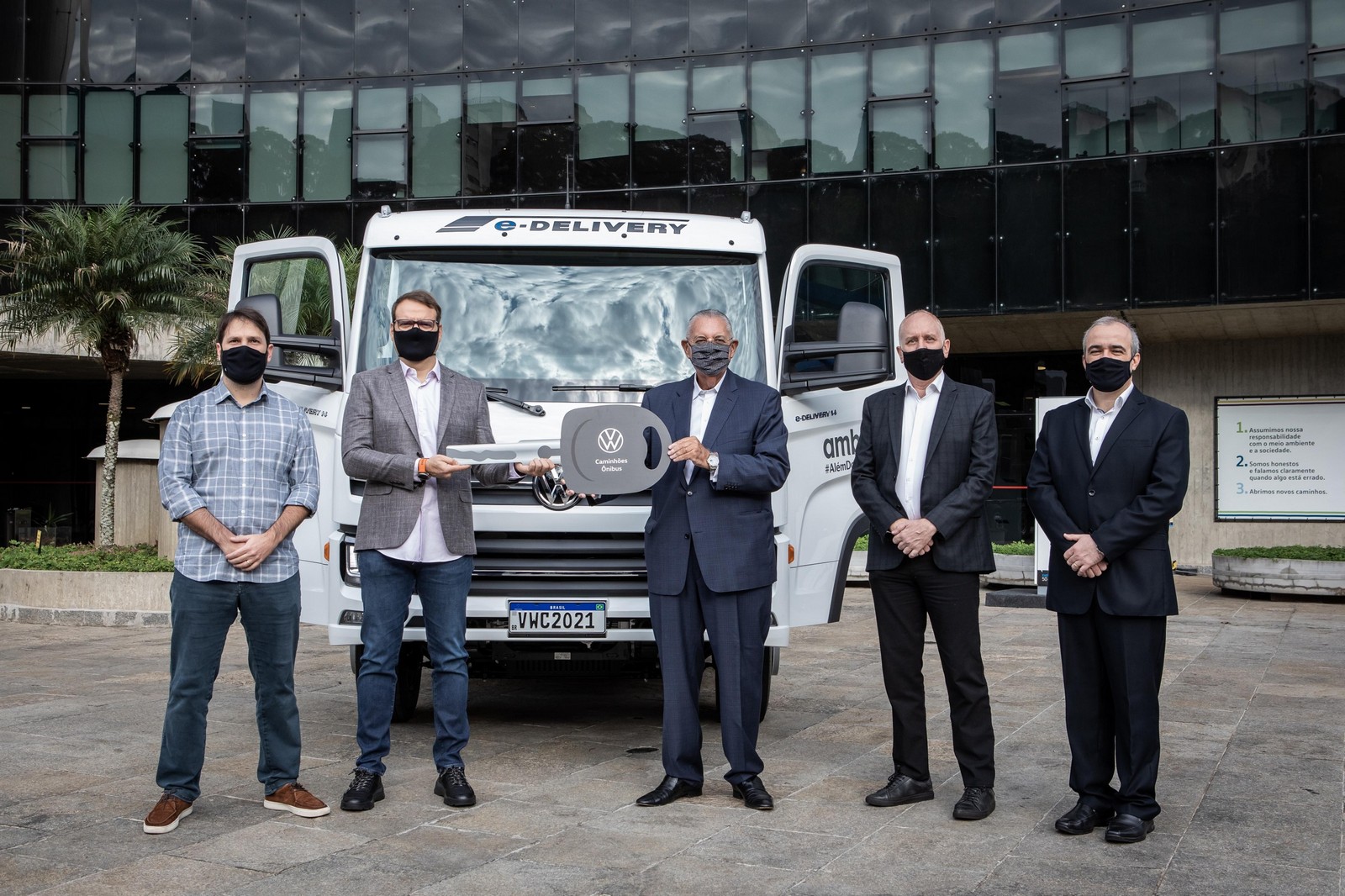 VOLKSWAGEN CAMINHÕES E ÔNIBUS ENTREGA PRIMEIRO e-DELIVERY DA AMBEV, foto 2