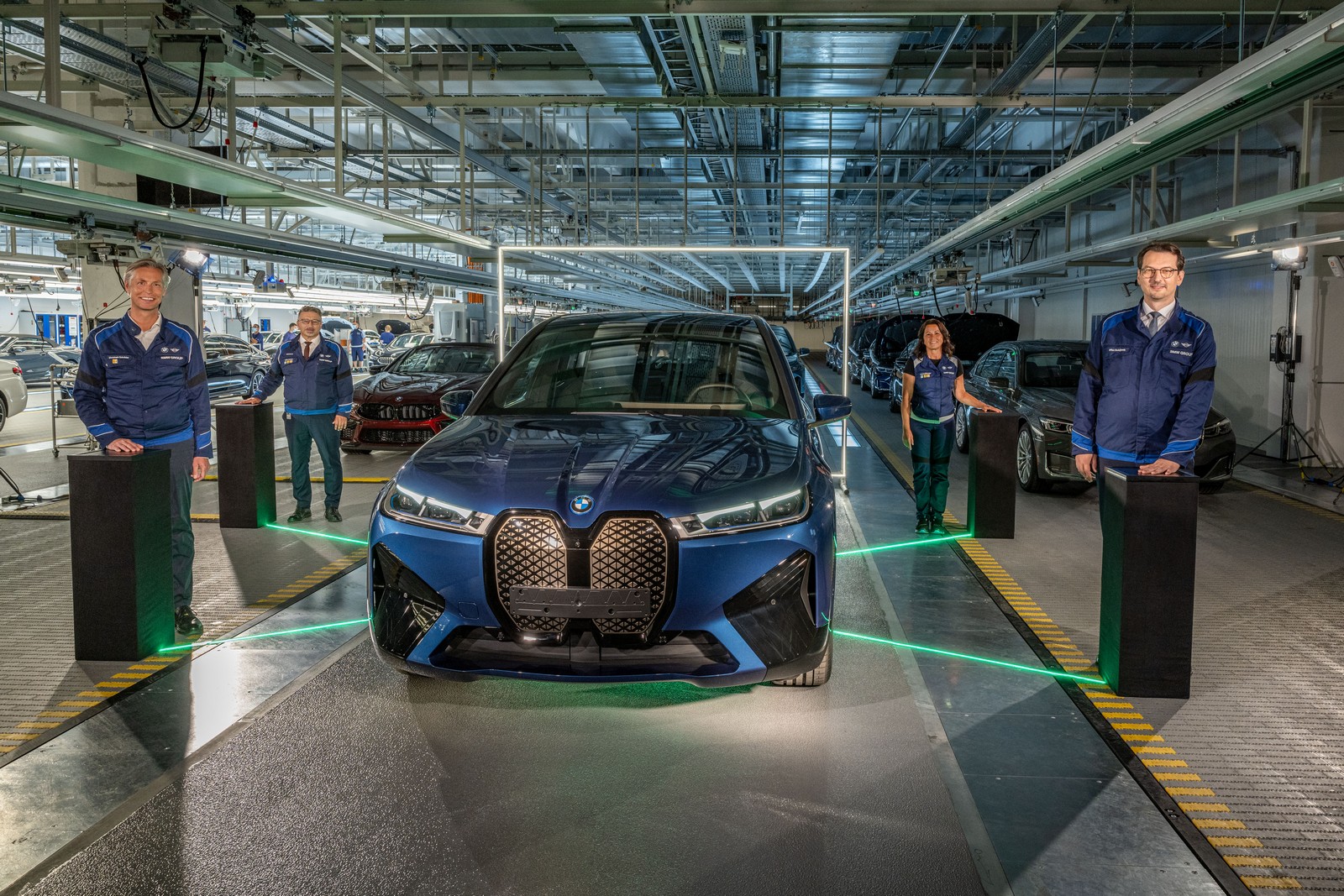 PRODUÇÃO EM SÉRIE DO BMW iX É INICIADA EM FÁBRICA DA MARCA NA ALEMANHA, foto 1