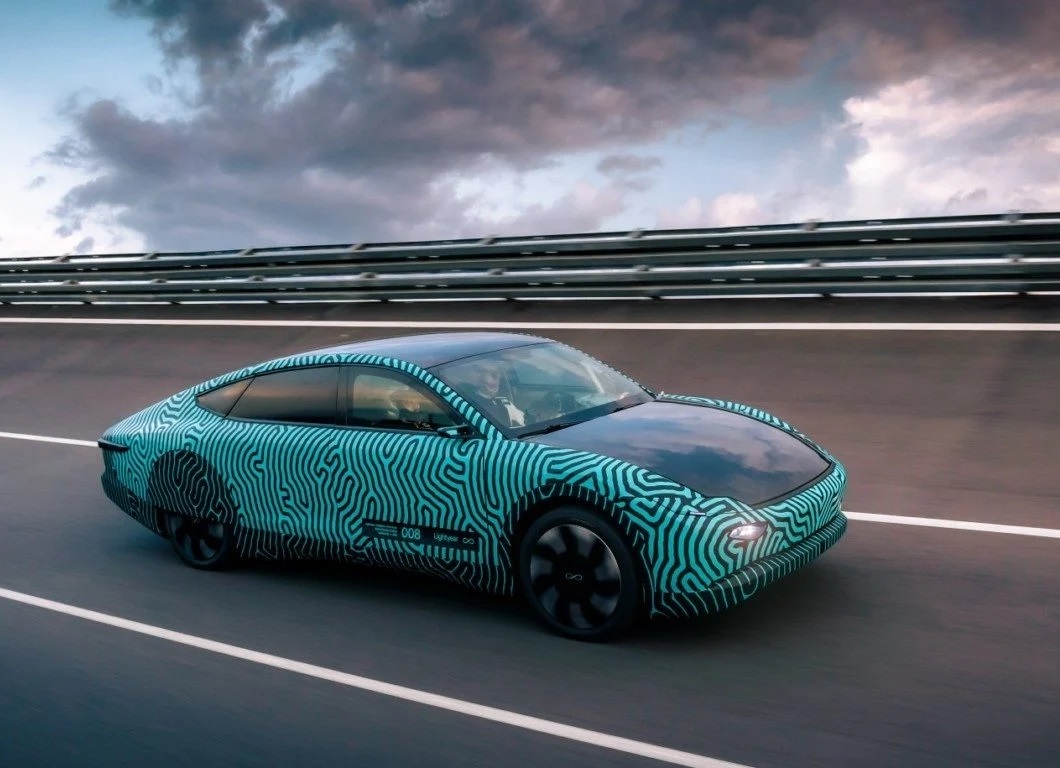 LIGHTYEAR ONE: UM PROTÓTIPO DO CARRO SOLAR BATE RECORDE DE AUTONOMIA, foto 1