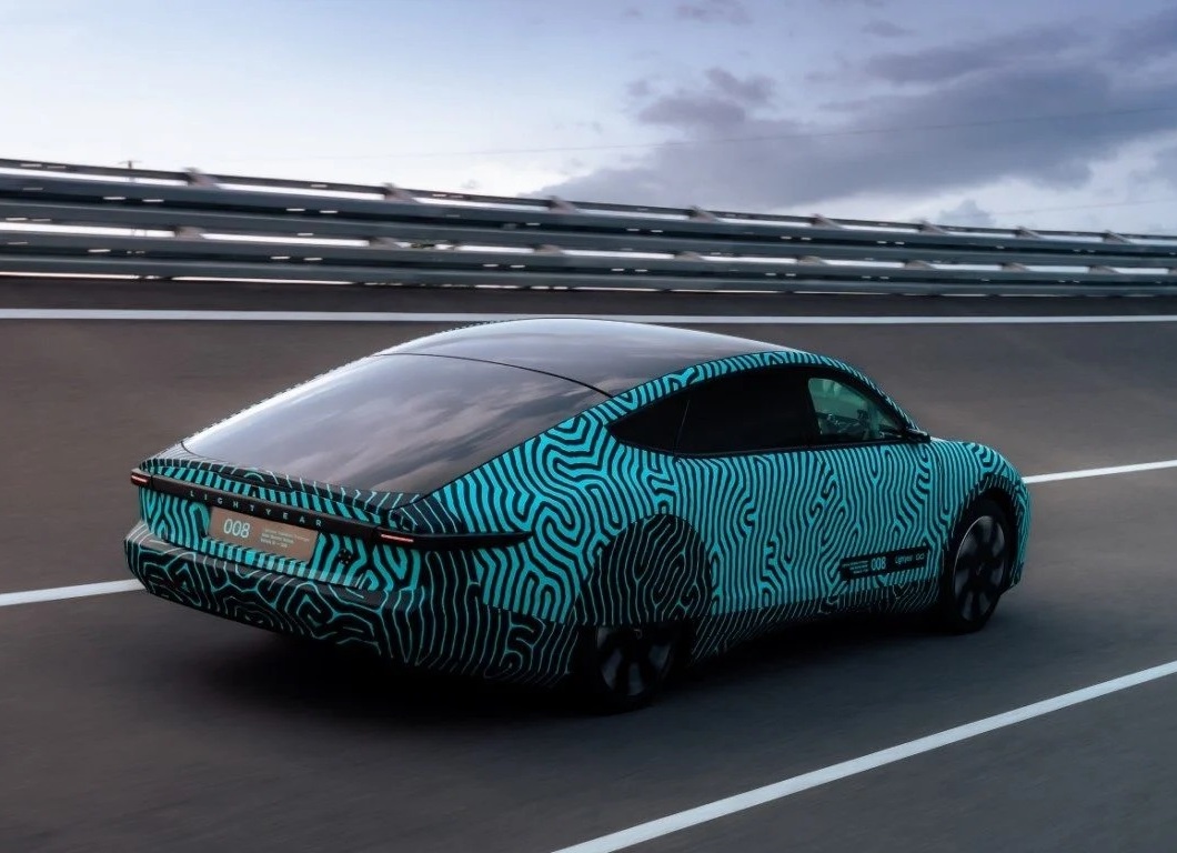 LIGHTYEAR ONE: UM PROTÓTIPO DO CARRO SOLAR BATE RECORDE DE AUTONOMIA, foto 2