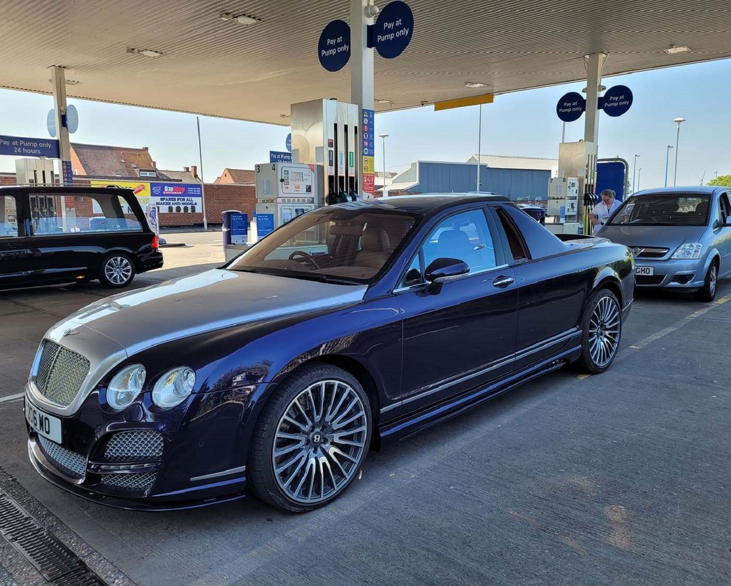 UM BENTLEY FLYING SPUR BEM DIFERENTE DO HABITUAL, foto 1